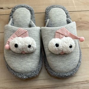 NWT Grey Sleeping Cap & Eyes Slipper Womens Size 5-6. These are so soft! Rubber